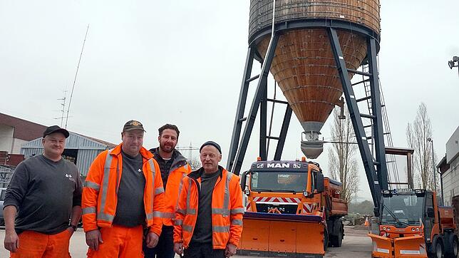Bereit für kommende Einsätze: Das Salz-Silo auf dem Baubetriebshof Waldshut-Tiengen im Kaitle ist gefüllt, die Räumfahrzeuge und ihre ...