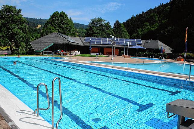 Das idyllisch gelegene Freibad AquaTreff in Todtmoos zählt zu den schönsten Freibädern in der Region.