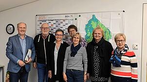 Der Vorstand des Fördervereins Bücherei (von links): Bürgermeister Stefan Kaiser, Cornel Hirth (Vorsitzende), Annette Mutter, Denise ...