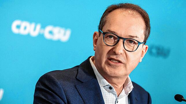 Alexander Dobrindt will die Präsenz der Polizei an den Landesgrenzen verstärken.