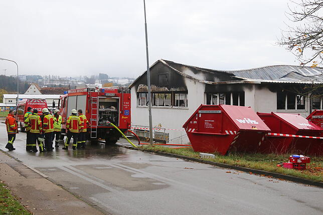 Schaden in Millionenhöhe: Aus dieser Perspektive wird das Ausmaß des Hallenbrandes in Immendingen gut deutlich.