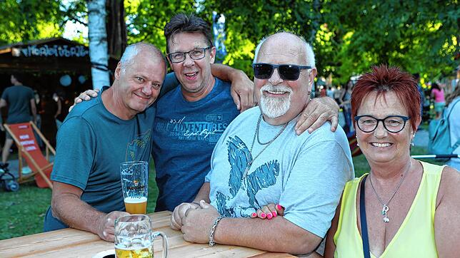 Bild 8: Beim Stadtgartenfest treffen sich die Konstanzer. Alle Fotos vom ersten Abend