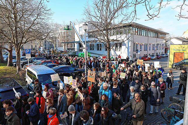 Bild 21: Demo vom Herosé-Park bis zum Stadtgarten: Konstanz geht auf die Straße – wir haben die Bilder!