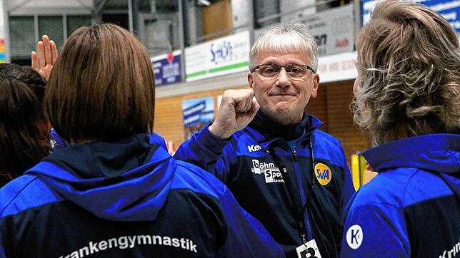 Trainer Oliver Lebherz jubelt: Sein SV Allensbach hat sich durch den SBild: Thomas Scherer