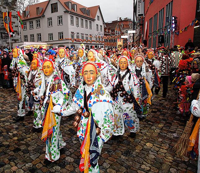 (Archivbild) Elegant und anmutig wirkte der Aufmarsch der Schömberger Narren beim Narrentreffen anno 2012 in Konstanz. Ein sehr ...