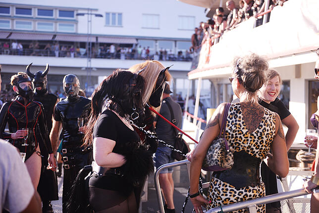 Bild 5: Torture Ship: Das Schaulaufen der Fetisch-Fans in Lack und Leder