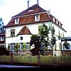 Das Douglas&lsquo;sche Forsthaus mit de Forstverwaltung am Stadtwall. Die Villa war zum Zeitpunkt des Abrisses 100 Jahre alt.