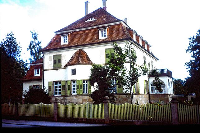 Das Douglas&lsquo;sche Forsthaus mit de Forstverwaltung am Stadtwall. Die Villa war zum Zeitpunkt des Abrisses 100 Jahre alt.