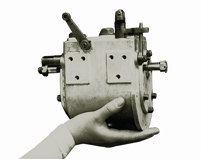 Verkaufsschlager aus dem Jahr 1919: Ein von ZF entwickeltes 3-Gang-Getriebe. Es zeichnete sich durch eine kompakte Bauform aus. Das war ...
