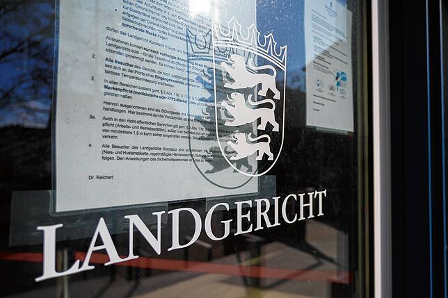 Am Landgericht Konstanz müssen sich mehrere Erwachsene aus dem Raum Donaueschingen wegen des unerlaubten Handels mit Betäubungsmitteln ...