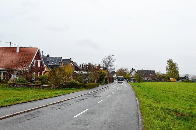 Auf der rechten Seite der Forststraße in Neuhausen soll Baurecht für ein Einfamilienhaus und ein Doppelhaus geschaffen werden, um eine ...