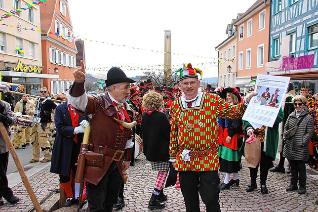 Bild 1: Bilder vom Narrenbaum-Setzen in Stockach Teil 3