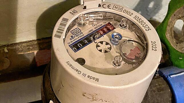 Ein mechanischer Wasserzähler, wie er momentan ist den Haushalten der Doppelgemeinde ist. Diese sollen jedoch bald der Vergangenheit ...