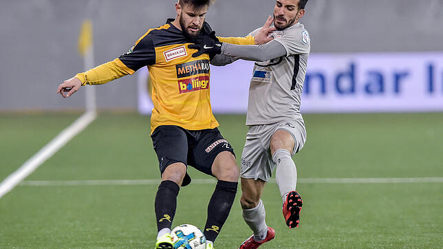 In Aktion: Varol Tasar (rechts), Fußball-Profi beim FC Aarau, im Zweikampf mit dem Schaffhauser André Goncalves.