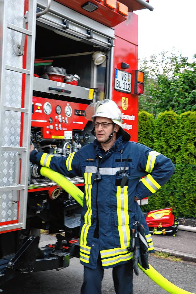 Die Feuerwehr Bräunlingen bekämpft am Mittwochmorgen einen Gebäudebrand in einem Wohngebäude Ecke Dießenhoferstraße/ Gießnaustraße. Der ...