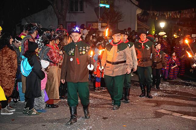 Bild 23: Die schönsten Bilder vom Nachtumzug in Möggingen 2025: 30 Gruppen im närrischen Treiben