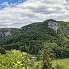 Das Obere Donautal zwischen Tuttlingen und Sigmaringen gehört zu den schönsten Tallandschaften Deutschlands. Hier ein Blick ins Tal mit ...