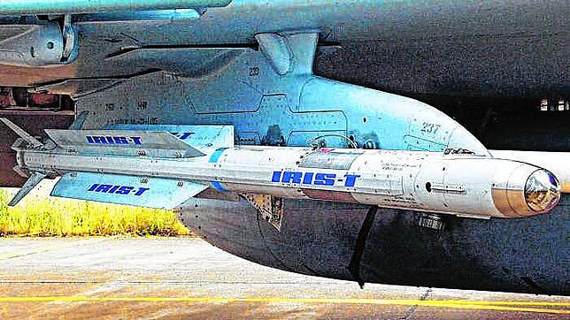 Im Bild eine Iris-T-Rakete der Firma Diehl. Die Auftragslage bei Diehl Defence sei auch während der Corona-Krise unverändert stabil.