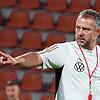 Hansi Flick bleibt trotz der enttäuschenden WM-Vorstellung der deutschen Mannschaft Fußball-Bundestrainer.