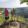 Auf der CMT in Stuttgart wurde der Donauberglandweg mit einer besonderen Auszeichnung gewürdigt. Unser Bild zeigt Wanderinnen auf dem ...
