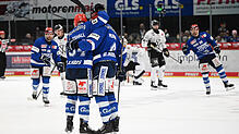 Jubel bei den Wild Wings, die sich gestern Abend zwei wichtige Punkte sicherten. Das Bild zeigt Benjamin Marshall (links) und Jordan Murray.