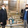 Oberbürgermeister Erik Pauly (links) und Kai Baudis, Leiter des Wasserwerks im Hochbehälter Aasen/Heidenhofen.