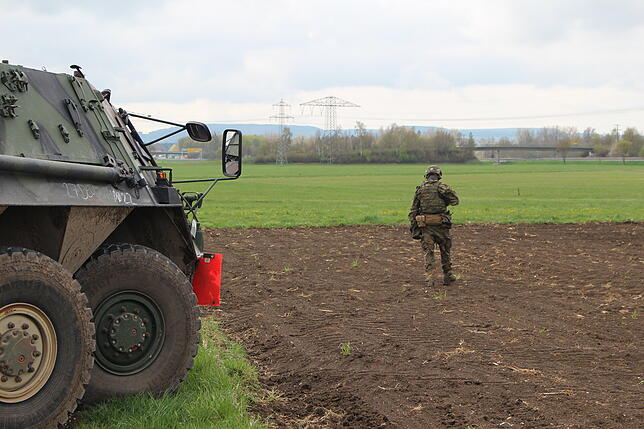 Bild 6: Sprengfallen, Medizinverkäufer und Bewaffnete in Aasen: Das erlebt die Bundeswehr bei ihrer Übung