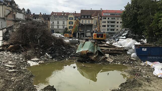 Bild : Hier verschwindet das Vince: Wir begleiten den Abriss des Vincentius-Krankenhauses in Bildern und Videos