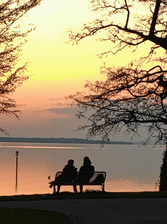 Freie Sicht auf das Wasser.