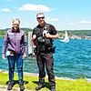 Heidi Huber vom Gemeindevollzugsdienst Bodman-Ludwigshafen und Novica Martinovic vom Sicherheitsdienst wiesen am Wochenende Besucher der ...