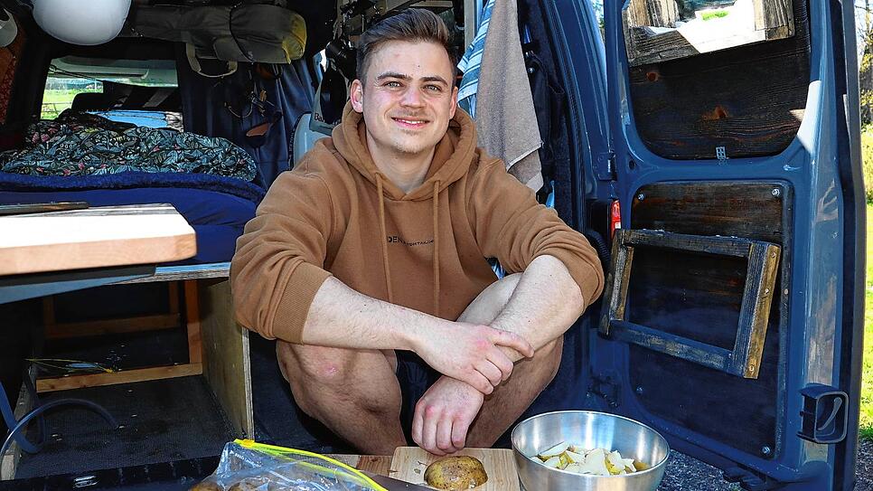 „Sonne ist schon schöner“, sagt Yannick Gaubatz. Ihn hat es mit seinem Campervan aus Gießen an den Bodensee verschlagen.