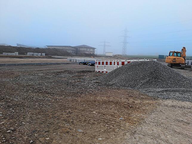 Die Bauarbeiten sind in vollem Gange: Im Industriegebiet Mengener Straße entsteht der neue Recyclinghof.