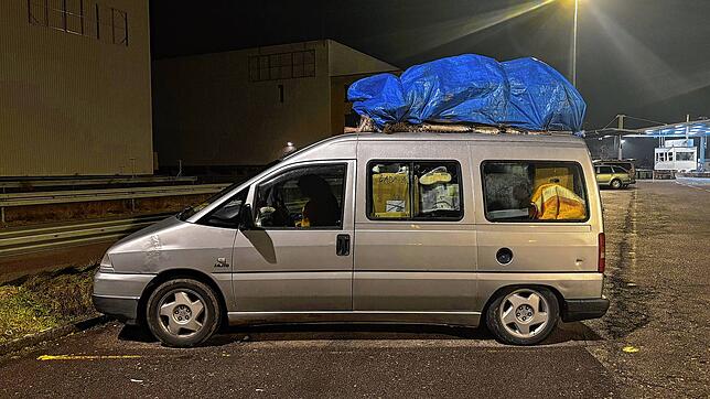 Dieses Auto wurde an der Grenze in Thayngen kontrolliert und zurück nach Deutschland verwiesen, weil es deutlich überladen war.