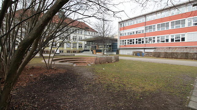45 der neuen Medienwagen werden im Graf-Zeppelin-Gymnasium benötigt. So weist es die Planung der Stadt aus.