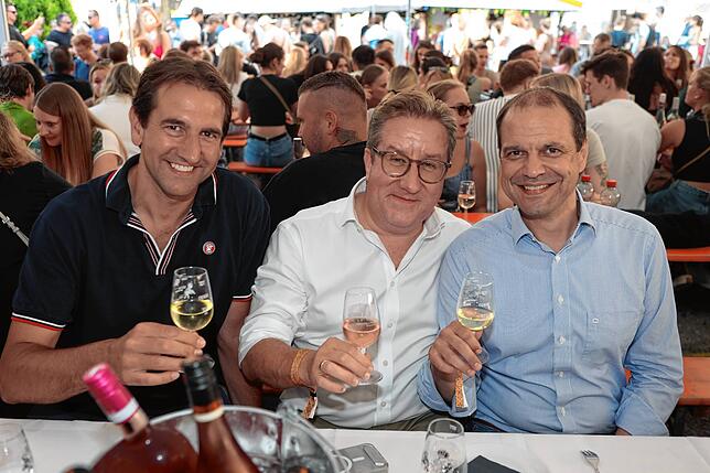 Bild 17: Bilder vom Weinfest Konstanz 2024: Feiern auf dem Stephansplatz