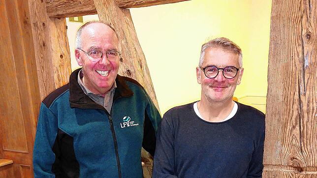 Der Allensbacher Wald macht ihnen zum einen Sorgen, zum anderen gebe es positive Entwicklungen, so Walter Jäger (links), der Leiter des ...
