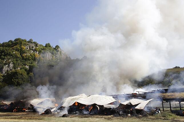 Bild 13: Bilder vom Brand eines Hof-Gebäudes auf dem Hohentwiel