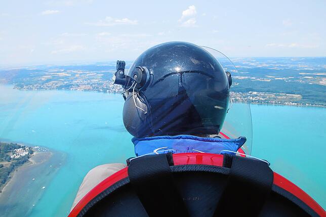Flug mit Gerhard Plessing im Gyrocopter über den Bodensee. Dem Piloten zufolge handelt es sich bei einem Tragschrauber um ein besonders ...