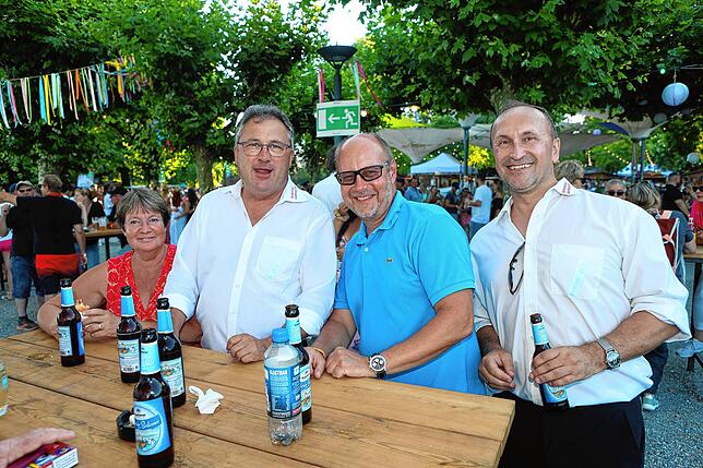 Bild 4: Seenachtfest 2024: Bald beginnt das große Feuerwerk und die Besucher strömen ans Bodenseeufer