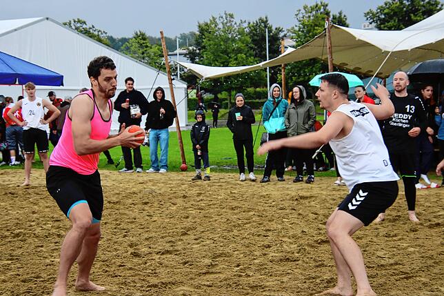 Bild 21: Viel Regen, wenig Sonne: Handballer ziehen ihr Turnier durch