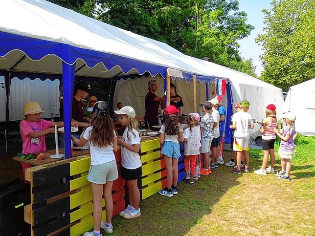 Crêpes und Waffeln als besondere Leckerei: Bei den Ferienspielen auf der Weiherwiese gab es feine Sachen.