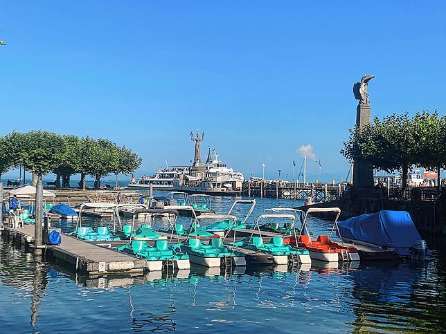 Bei der Mark Fluck Bootsvermietung am Gondelehafen nahe des Stadtgartens können Interessierte Tret- und Motorboote ausleihen.