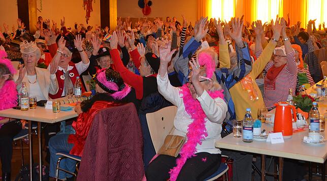 Bild 8: Bilder von der bunten Fasnacht für Senioren in der Stadthalle