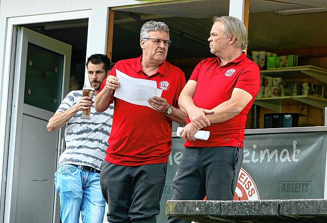 Bild 25: Souveräner 6:1-Erfolg des Tabellenführers FC RW Salem. Wir haben die besten Bilder!