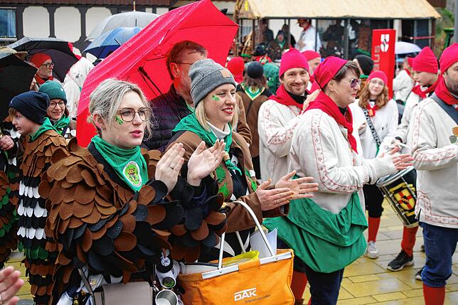 Bild 1: Die besten Bilder vom Rathaussturm in Gaienhofen: Ein unvergessliches Spektakel!