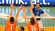 Bereits in der Champions League besiegte der VfB Friedrichshafen (rechts David Sossenheimer) die Berliner (Aleksandar Okolic, 1, und ...