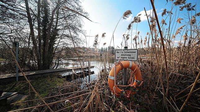 Das Buchenseebad in Güttingen: Ein Bewerber möchte für die kommende Badesaison die Pacht und Badeaufsicht übernehmen. Nun muss der ...