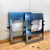Das sind die Metallgestelle, die an einen Biertisch montiert werden können.
