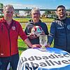 Martin Weber, Betreuer des FC RW Salem (von links), der Bezirksvorsitzende Konrad Matheis und Vice Barjasic, Trainer des ESV Südstern ...