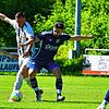 Nicht zu bremsen: Francesco Lo Presti erzielte drei der vier Murger Tore beim 4:3 gegen den FC Wittlingen. Seinem Kontrahenten Manuel ...